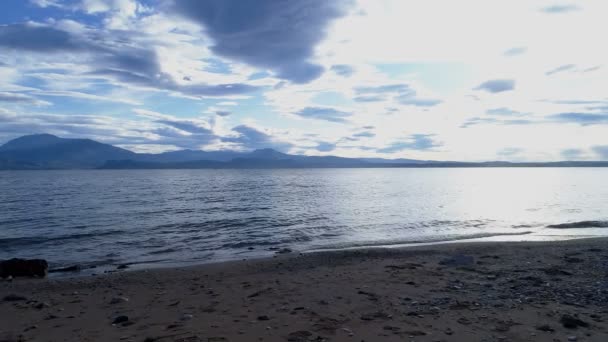 Beau Lac Par Une Journée Ensoleillée — Video