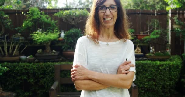 Portrait Mature Woman Standing Arms Crossed Garden — Stock Video