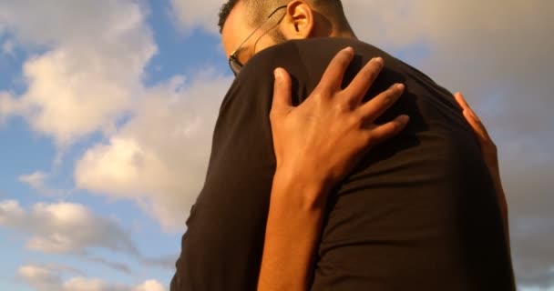 Couple Embracing Each Other Beach Dusk — Stock Video