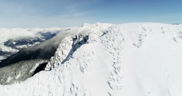 Hermosa Montaña Cubierta Nieve Durante Invierno — Vídeo de stock
