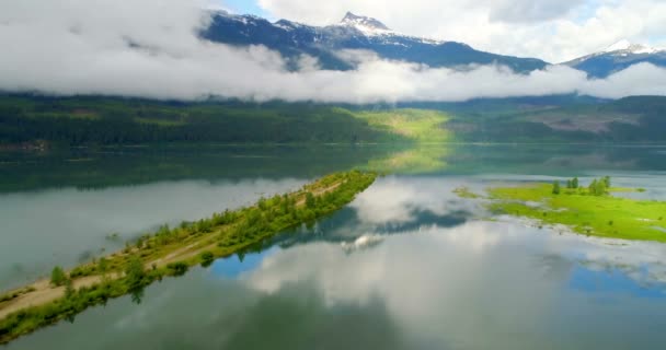 の田園地帯の美しい湖 — ストック動画