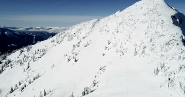 美丽的雪山顶在冬天4K — 图库视频影像