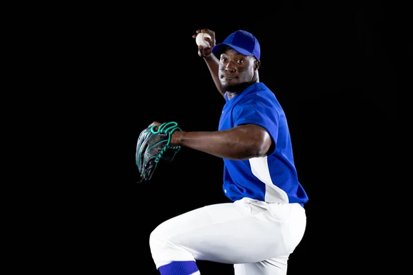 Přední Pohled Afrického Amerického Hráče Baseballu Nadhazovače Týmové Uniformě Baseballové — Stock fotografie