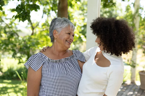 Vooraanzicht Close Van Een Senior Gemengde Ras Vrouw Haar Volwassen — Stockfoto