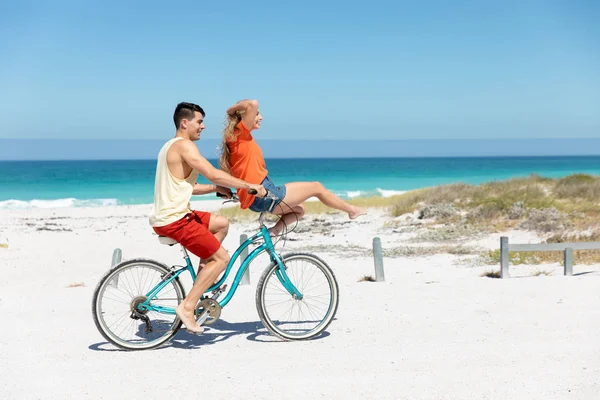 Side View Caucasian Couple Blue Sky Sea Background Riding Bike — Stock Photo, Image