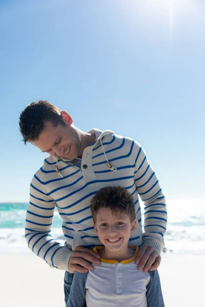 Portrait Caucasian Boy His Father Standing Beach Blue Sky Sea — Stock Photo, Image