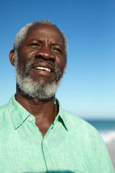 Portrait Gros Plan Homme Afro Américain Âgé Debout Sur Plage — Photo