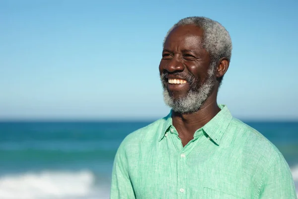 Portrait Près Homme Afro Américain Âgé Debout Sur Plage Avec — Photo