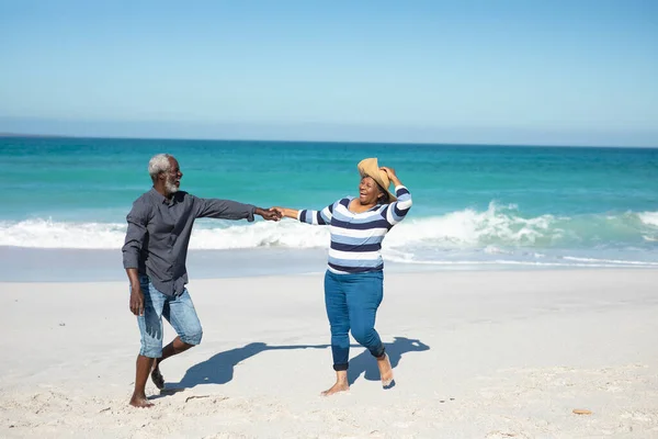 Vue Latérale Couple Afro Américain Âgé Debout Sur Plage Avec — Photo