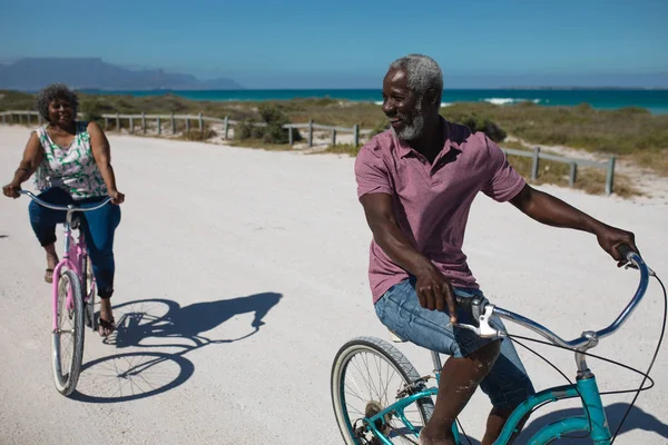 Front View Senior African American Couple Beach Riding Bikes Blue — Stock Photo, Image