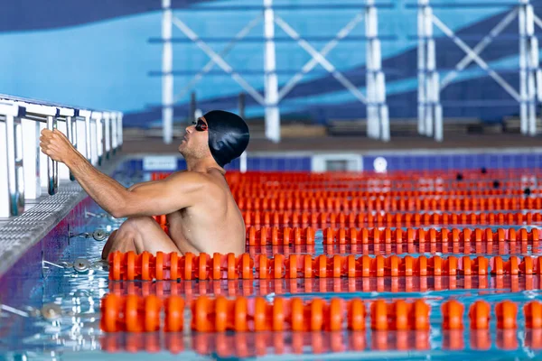 Side View Caucasian Male Swimmer Swimming Pool Water Holding Starting — Stok fotoğraf