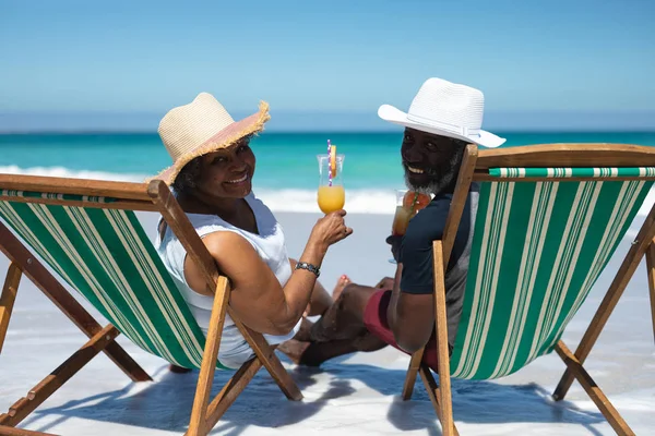 Vue Arrière Couple Afro Américain Âgé Sur Une Plage Soleil — Photo