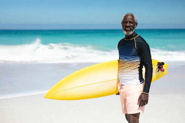 Portrait Homme Afro Américain Âgé Sur Une Plage Soleil Portant — Photo