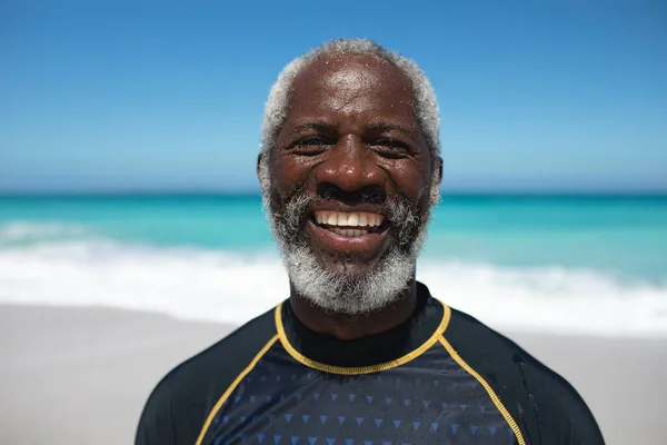Portrait Senior African American Man Beach Sun Looking Camera Smiling — Stock Photo, Image