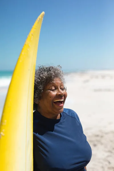 Side View Senior African American Woman Beach Sun Holding Surfboard — Stock Photo, Image