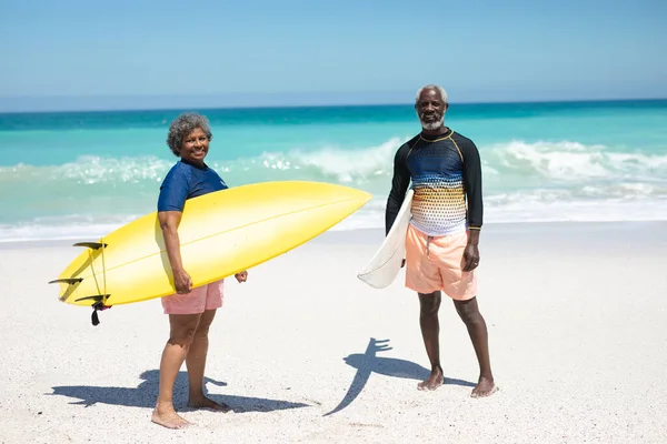 Vue Face Couple Afro Américain Âgé Sur Une Plage Soleil — Photo
