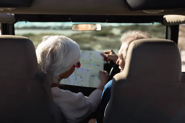 Rear View Senior Caucasian Couple Sitting Car Looking Road Map — Stock Photo, Image