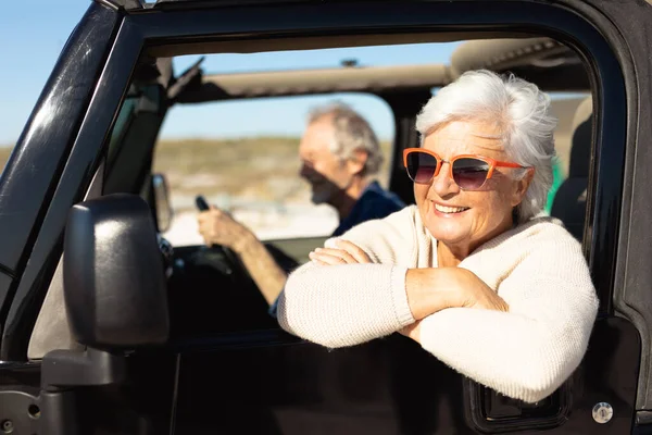 Side View Senior Caucasian Couple Sitting Car Driving Beach Sun — Stock Photo, Image