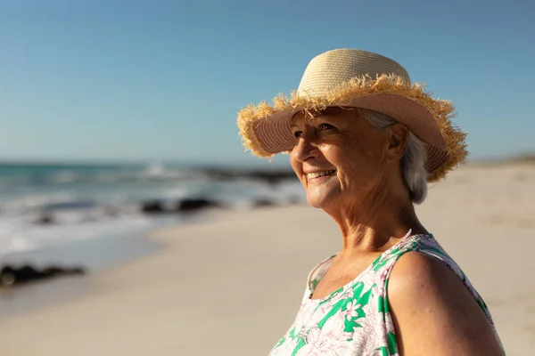 Portrait Senior Caucasian Woman Beach Sun Wearing Sun Hat Looking — 스톡 사진