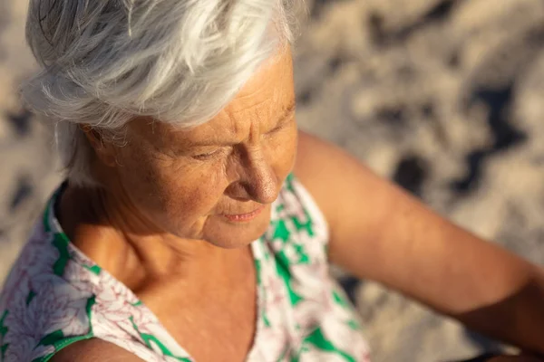 Hoge Hoek Uitzicht Een Oudere Blanke Vrouw Aan Het Strand — Stockfoto