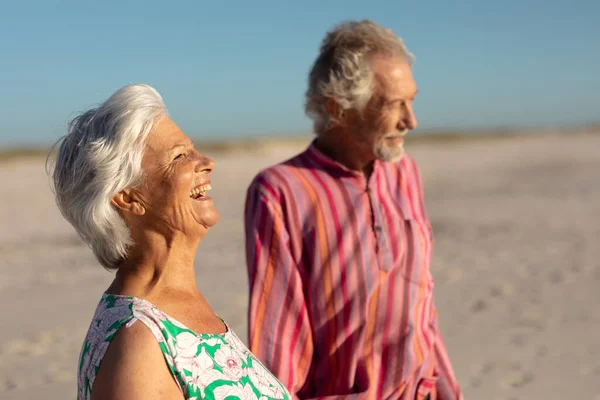 Side View Senior Caucasian Couple Beach Sun Holding Hands Looking — Stock Photo, Image