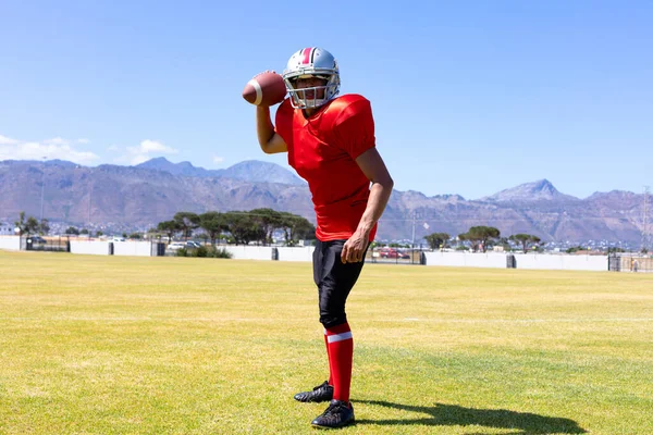 Vooraanzicht Van Een Gemengde Race Mannelijke Amerikaanse Voetballer Een Team — Stockfoto