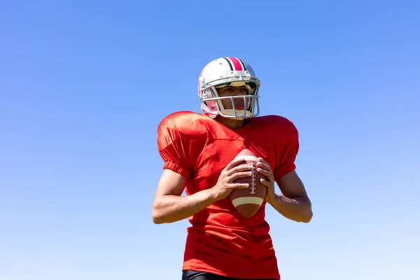 Vooraanzicht Van Een Gemengde Race Mannelijke Amerikaanse Voetballer Een Team — Stockfoto