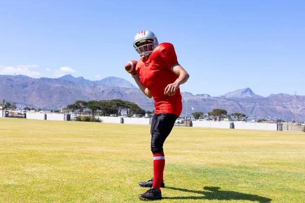 Vooraanzicht Van Een Gemengde Race Mannelijke Amerikaanse Voetballer Een Team — Stockfoto