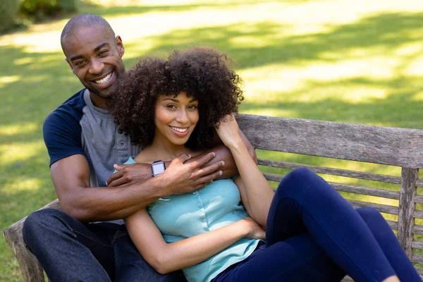 Fin Semana Casa Juntos Vista Frontal Una Pareja Raza Mixta — Foto de Stock