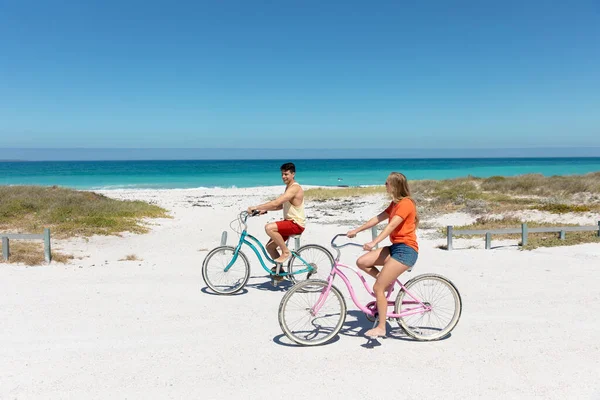 Side View Caucasian Couple Blue Sky Sea Background Cycling Having — 스톡 사진