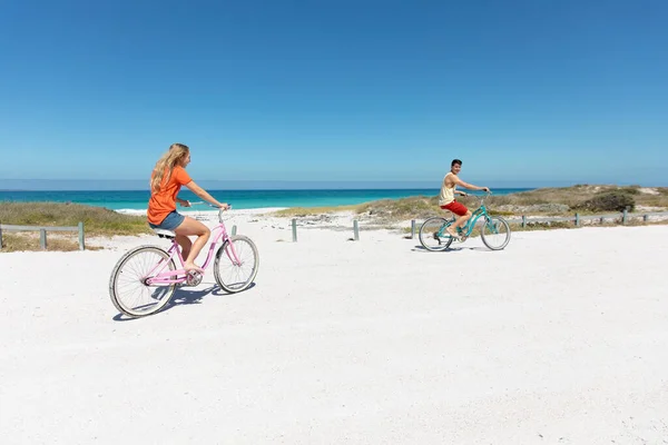 Rear View Caucasian Couple Blue Sky Sea Background Cycling Having — 스톡 사진