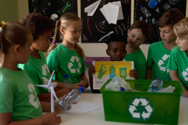 Diverse Elementary School Being Socially Conscious Group Schoolchildren Wearing Green — Stock Photo, Image