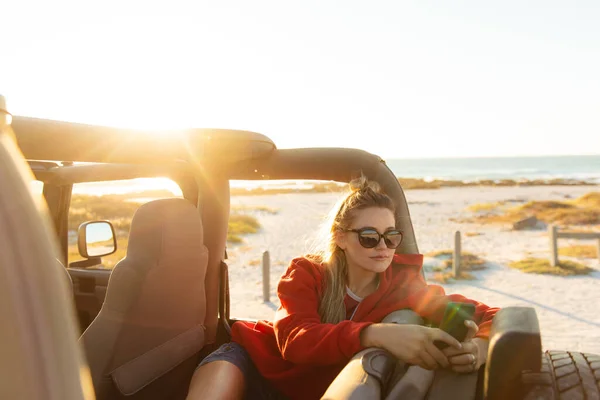 Front View Caucasian Woman Open Top Car Looking Away Sunset — 图库照片
