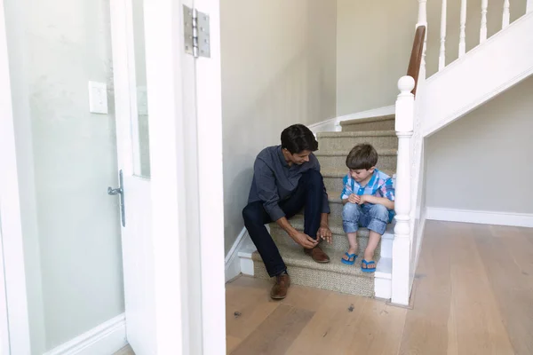 Front View Caucasian Man His Young Son Sitting Stairs Home — Stock Photo, Image