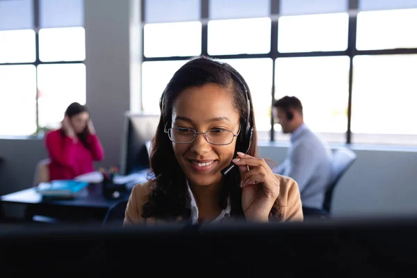 Front View Close Mixed Race Woman Working Customer Support Wearing — Stock Photo, Image