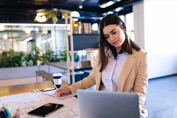 Front View Caucasian Businesswoman Wearing Smart Clothes Working Modern Office — Stock Photo, Image