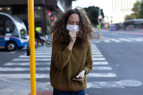 Mujer Caucásica Por Las Calles Ciudad Durante Día Con Una —  Fotos de Stock