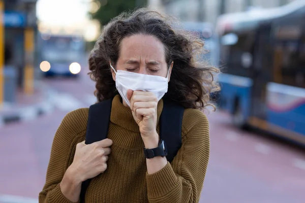 Une Femme Race Blanche Dans Les Rues Ville Pendant Journée — Photo