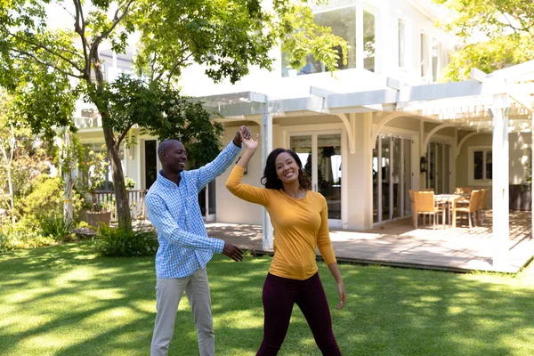 Aislamiento Cuarentena Vista Frontal Hombre Afroamericano Una Mujer Raza Mixta — Foto de Stock