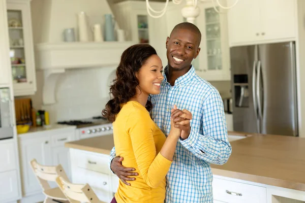 Selbstisolierung Quarantäne Seitenansicht Nahaufnahme Eines Afrikanisch Amerikanischen Mannes Und Einer — Stockfoto