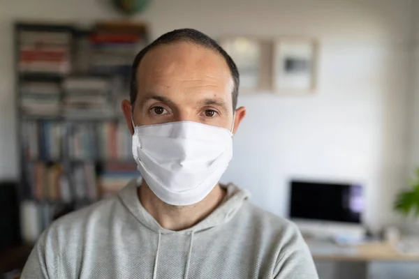 Portrait Caucasian Man Spending Time Home Self Isolating Social Distancing — Stock Photo, Image