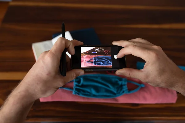 Man Spending Time Home Self Isolating Social Distancing Quarantine Lockdown — Stock Photo, Image