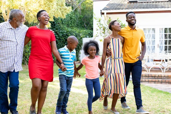 Drie Generatie Afro Amerikaanse Familie Brengen Tijd Door Hun Tuin — Stockfoto