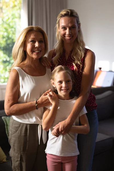 Kaukasische Frau Ihre Tochter Und Mutter Genießen Ihre Gemeinsame Zeit — Stockfoto