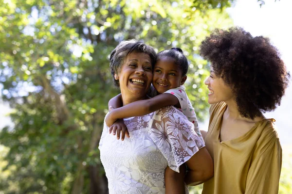 Multi Generatie Gemengde Ras Familie Genieten Van Hun Tijd Een — Stockfoto