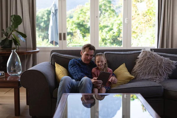 Caucasian Girl Her Grandfather Enjoying Time House Together Sitting Couch — Stock Photo, Image