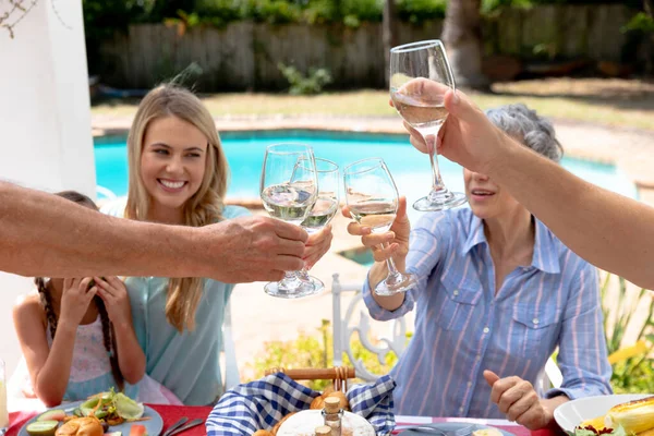 Blanke Familie Van Drie Generaties Die Samen Tijd Doorbrengen Tuin — Stockfoto