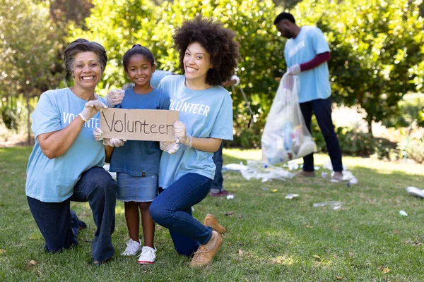 Mixed Race Girl Spending Time Her Family Holding Volunteer Sign — Stock Photo, Image