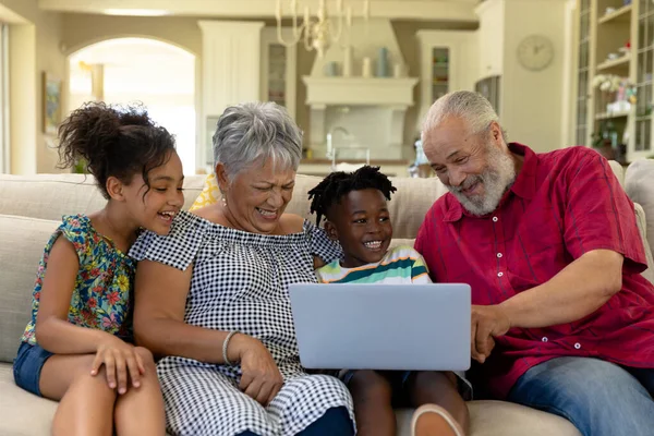 Front View Close Senior Mixed Race Couple Home Living Room — Φωτογραφία Αρχείου