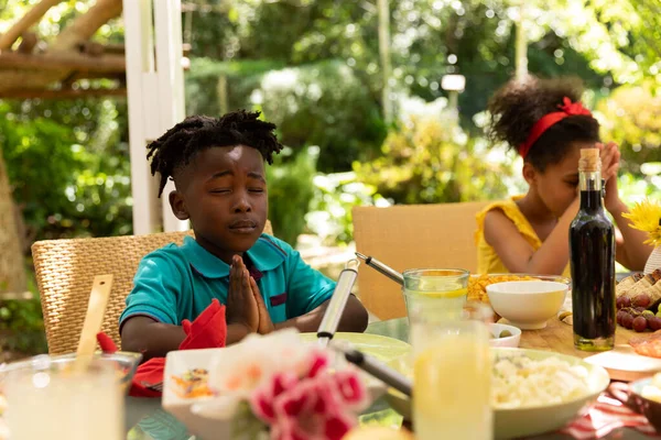 Vue Face Jeune Frère Sœur Afro Américain Assis Une Table — Photo